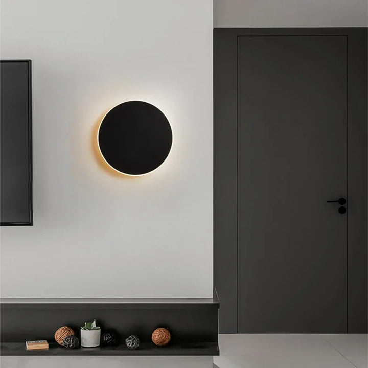 Minimalistisk CircleBeam LED væglampe. Energibesparende, cirkulær form til indendørs brug og moderne indretning.