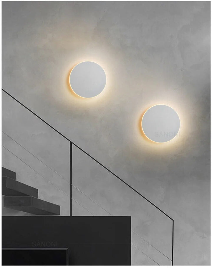 Stilfuld CircleBeam LED væglampe. Cirkulær, minimalistisk og energibesparende belysning til moderne indretning.