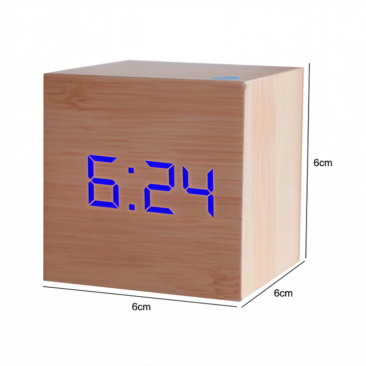 ClockyCube digitalt vækkeur i trælook. Elegant LED bordur med minimalistisk design og temperaturvisning.
