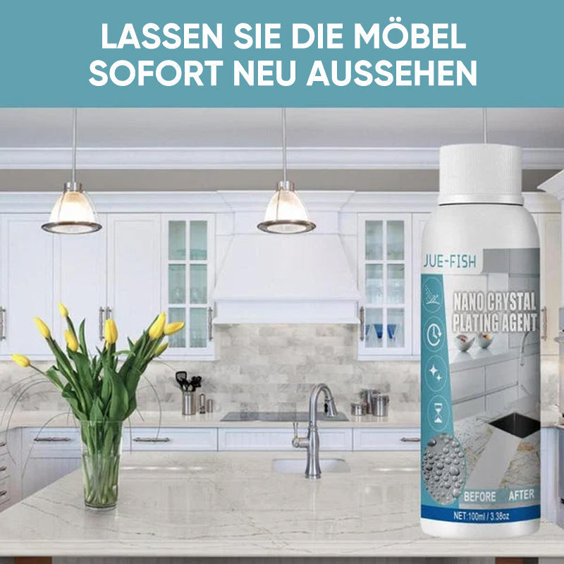 Bruger påfører CrystalGuard imprægnering for optimal overfladepleje og skinnende sten.