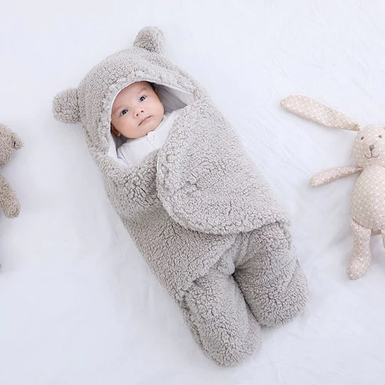 Ideel gave til baby: CuddleCloud blødt svøbetæppe. Essentielt babyudstyr, der giver tryghed til nyfødte.