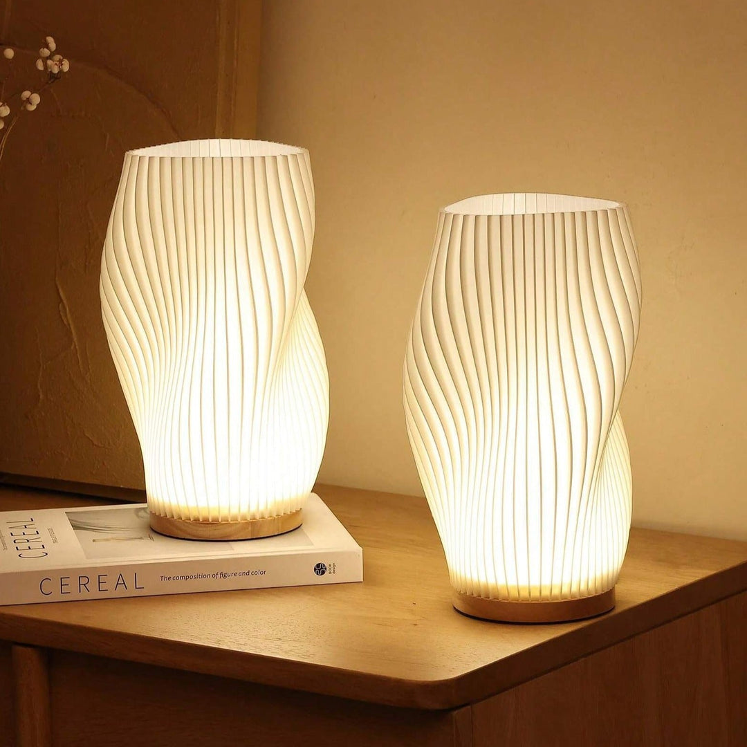 Dæmpbar bordlampe med USB-opladning. Justerbar belysning til moderne hjem og kontorindretning.