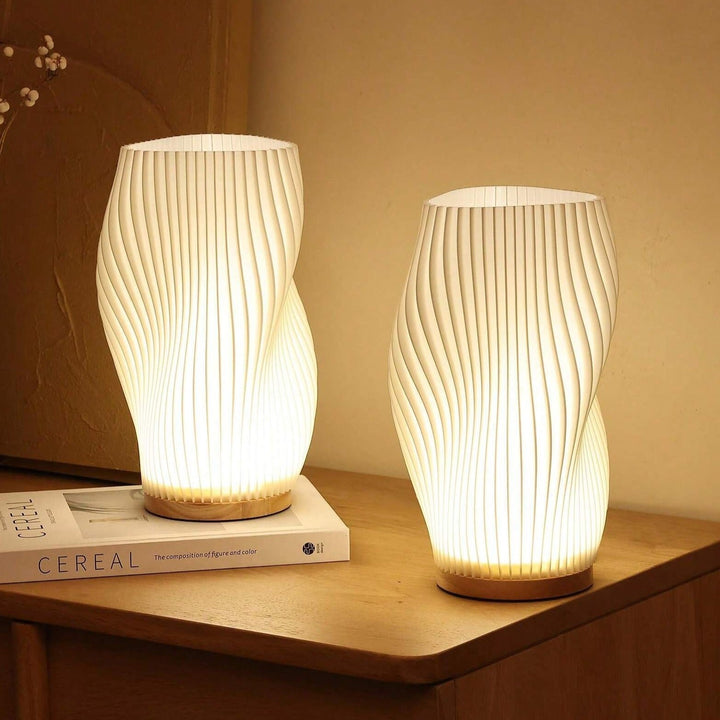Dæmpbar bordlampe med USB-opladning. Justerbar belysning til moderne hjem og kontorindretning.