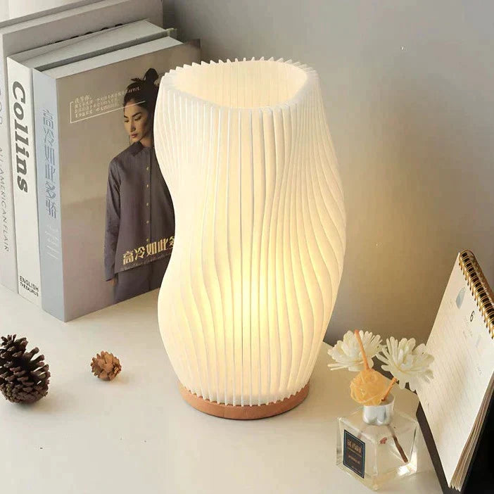 Moderne USB-bordlampe med dæmpbart lys. Ideel til hjemmekontoret eller stilfuld indretning.