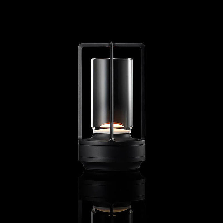 Blødt dæmpbart LED lys fra trådløs bordlampe. Skaber afslappet hyggebelysning indendørs.