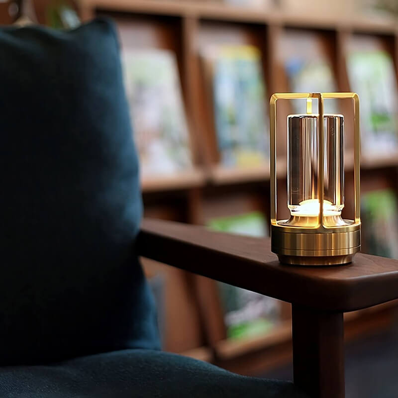 Dæmpbar LED bordlampe for hygge ved spisebordet. Trådløs funktion giver fri placering.