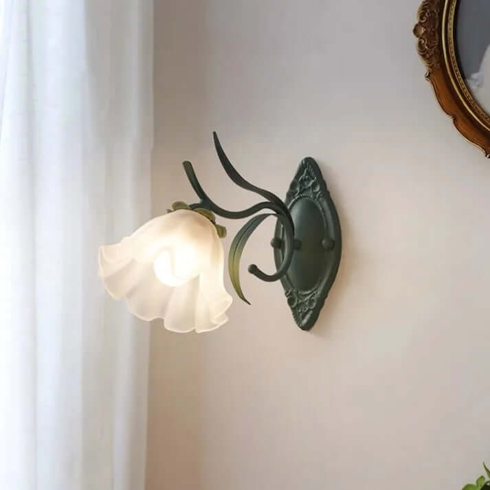 Elegant Blomster Væglampe i Jern & Akryl - 22cm