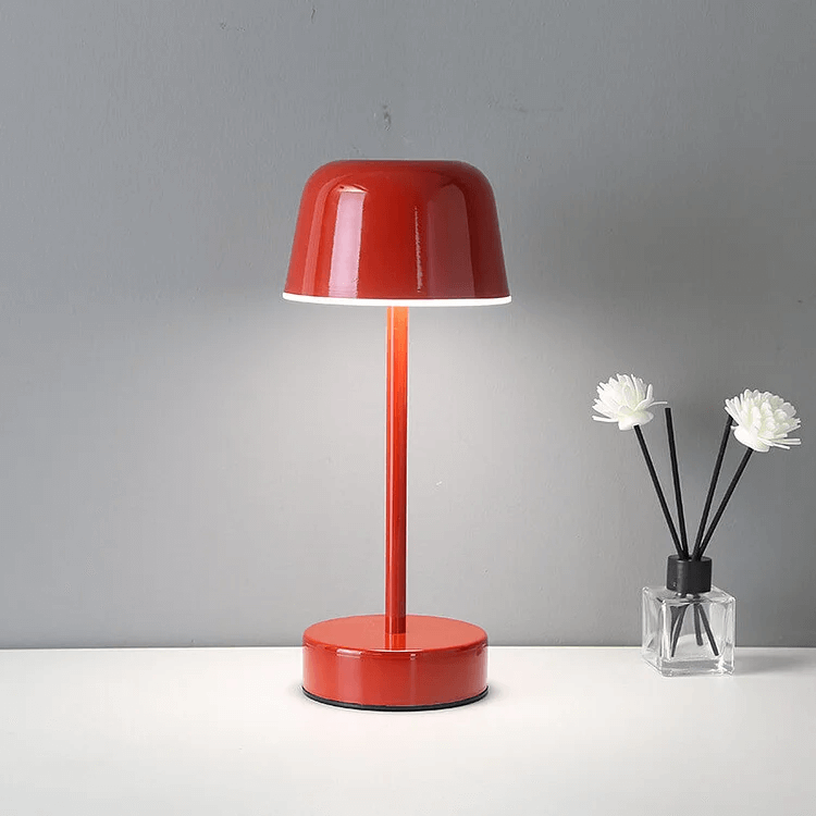 Genopladelig LED Bordlampe - Metaldesign