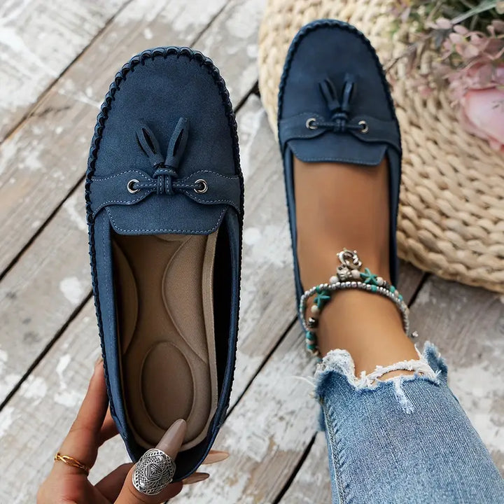 Kvinde bærer Annika ortopædiske loafers. Komfortable og elegante hverdagssko til kvinder.