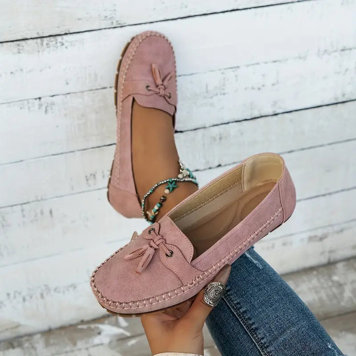 Elegante sorte slip-on loafers til kvinder. Dame Annika ortopædiske fodtøj for stilfuld komfort.