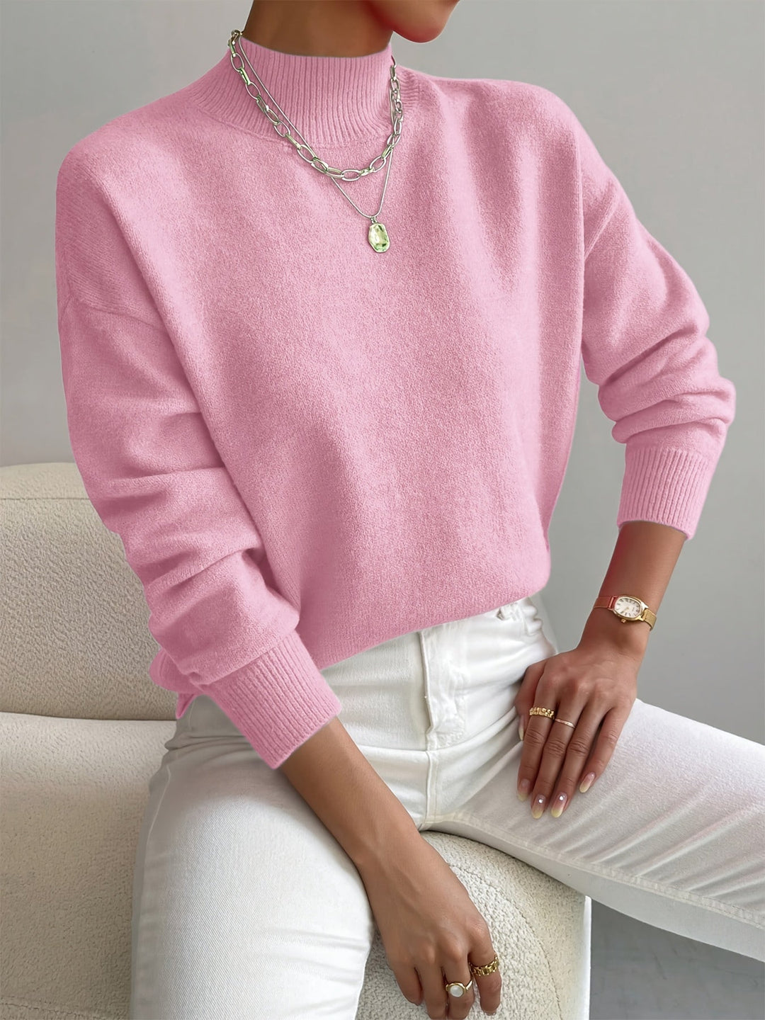 Blød dame sweater med rund hals. Basis striktrøje i behageligt materiale, ideel til komfortabel hverdagsstil.