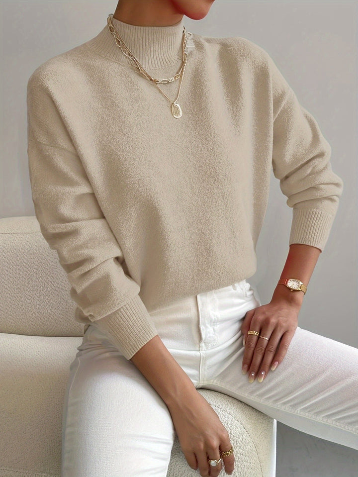 Komfortabel dame striktrøje med rund hals. Basis sweater med klassisk pasform, velegnet til kvinde mode.