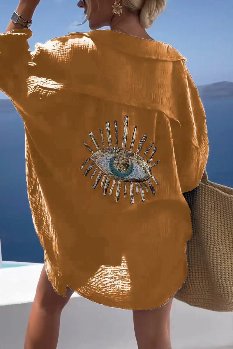 Smuk damebluse med detaljeret boheme broderi og lette pailletter, en elegant sommeroverdel.