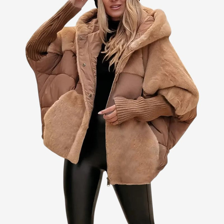 Elegant dame bomberjakke med hætte, set bagfra. Ideel fritidsjakke med lynlås til forår og efterår.