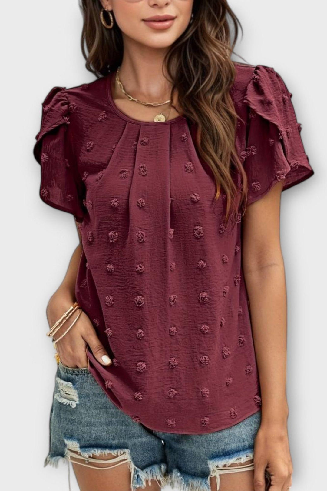 Detalje af de feminine flæseærmer på Carlota blusen, der giver en let og stilfuld sommerlook.