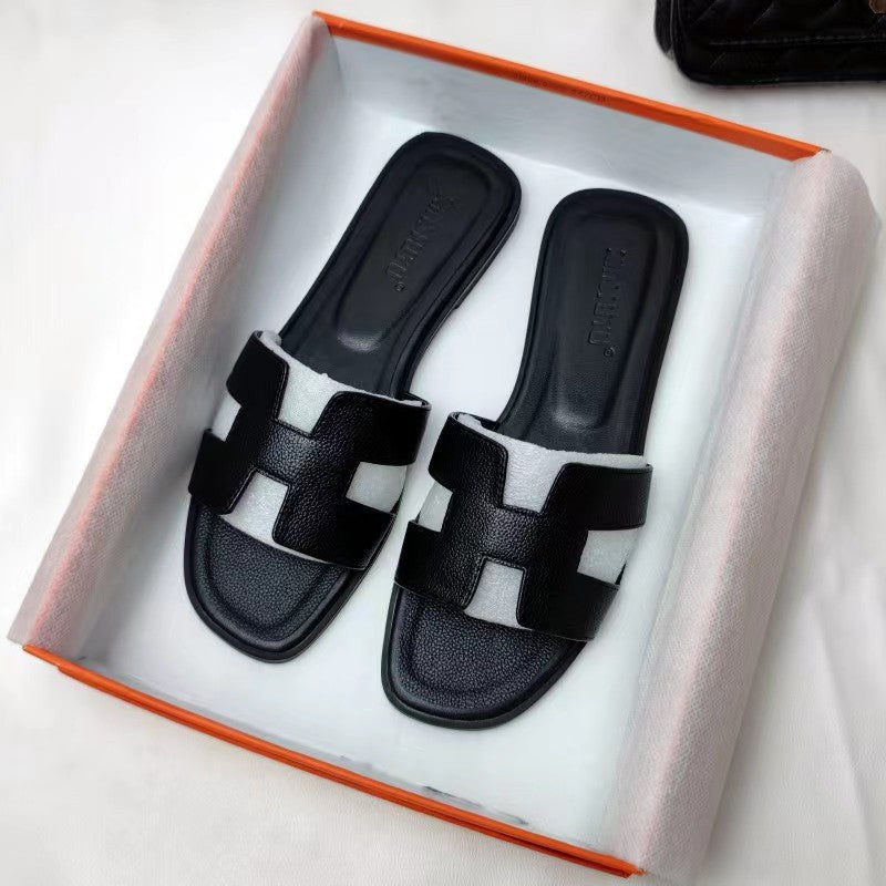 Stilfulde slip-on sandaler til damer, der kombinerer elegance med hverdags komfort.
