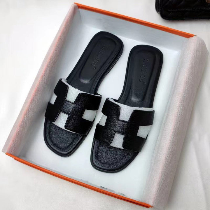 Stilfulde slip-on sandaler til damer, der kombinerer elegance med hverdags komfort.