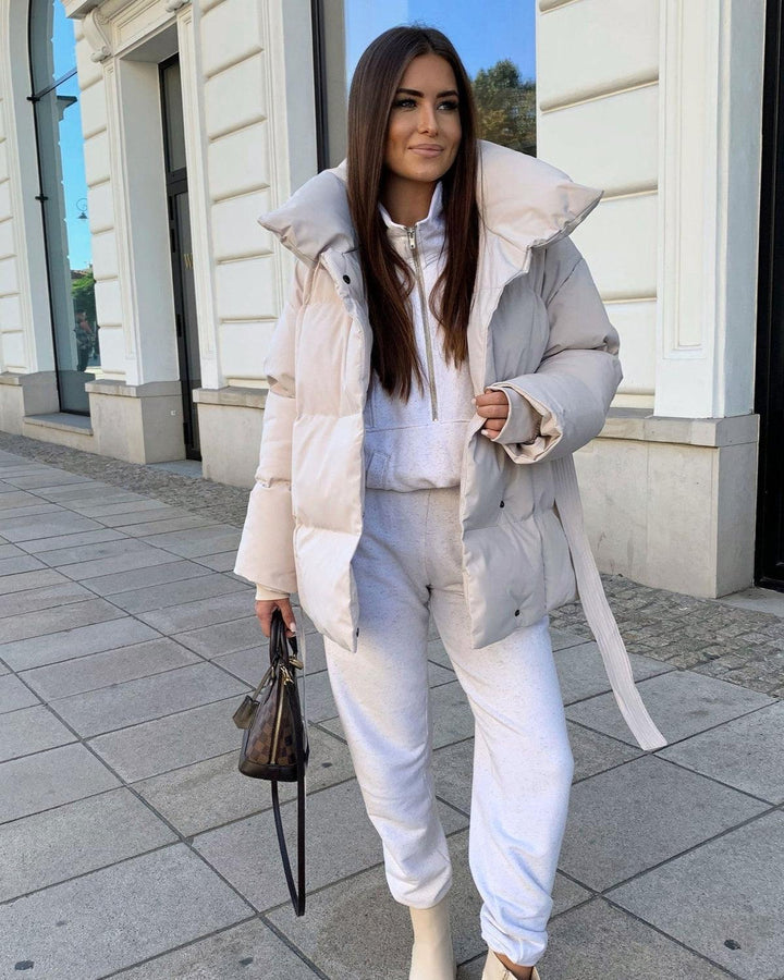 Brun Ella oversize vinterjakke til kvinder, moderne, komfortabel og varm yderbeklædning.