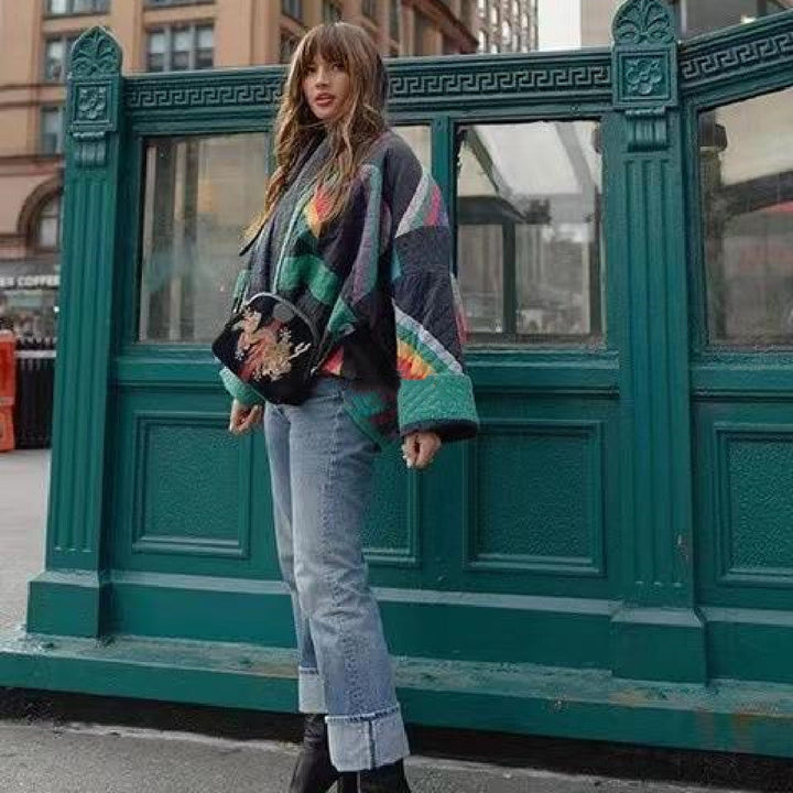 Dame farverig oversize strikcardigan med unikt geometrisk mønster. Perfekt til kvinder der ønsker statement-stil.