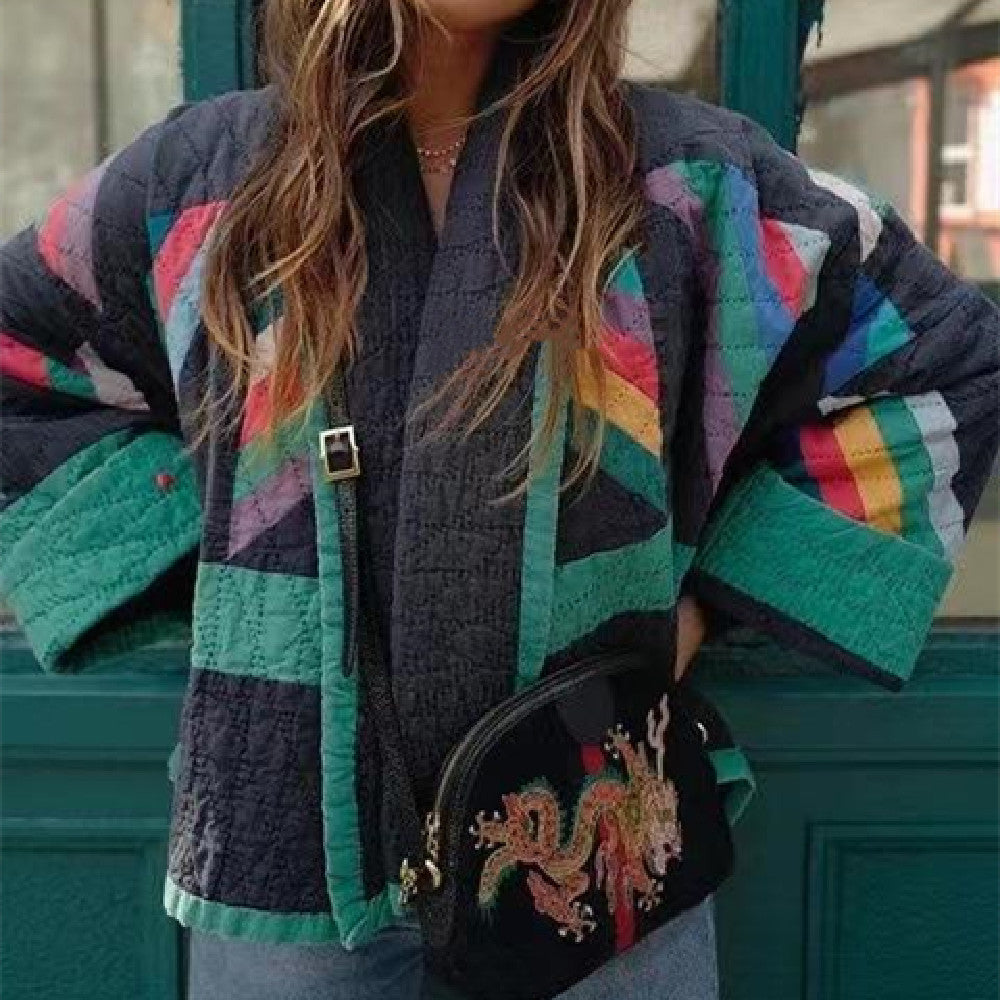 Farverig oversize strikcardigan til dame, i blød strik med iøjnefaldende geometriske former. Ideel til efterår/vinter.