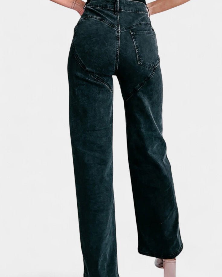 Sorte højtaljede wide leg jeans til kvinder med rå slid for et moderne og kantet udtryk.