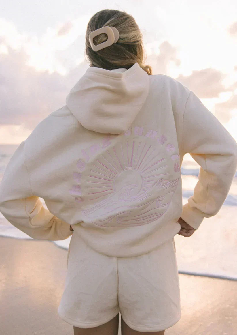 Trendy dame hoodie, der kombinerer komfort og stil. Ideel pullover med lange ærmer til damer, perfekt til fritid.