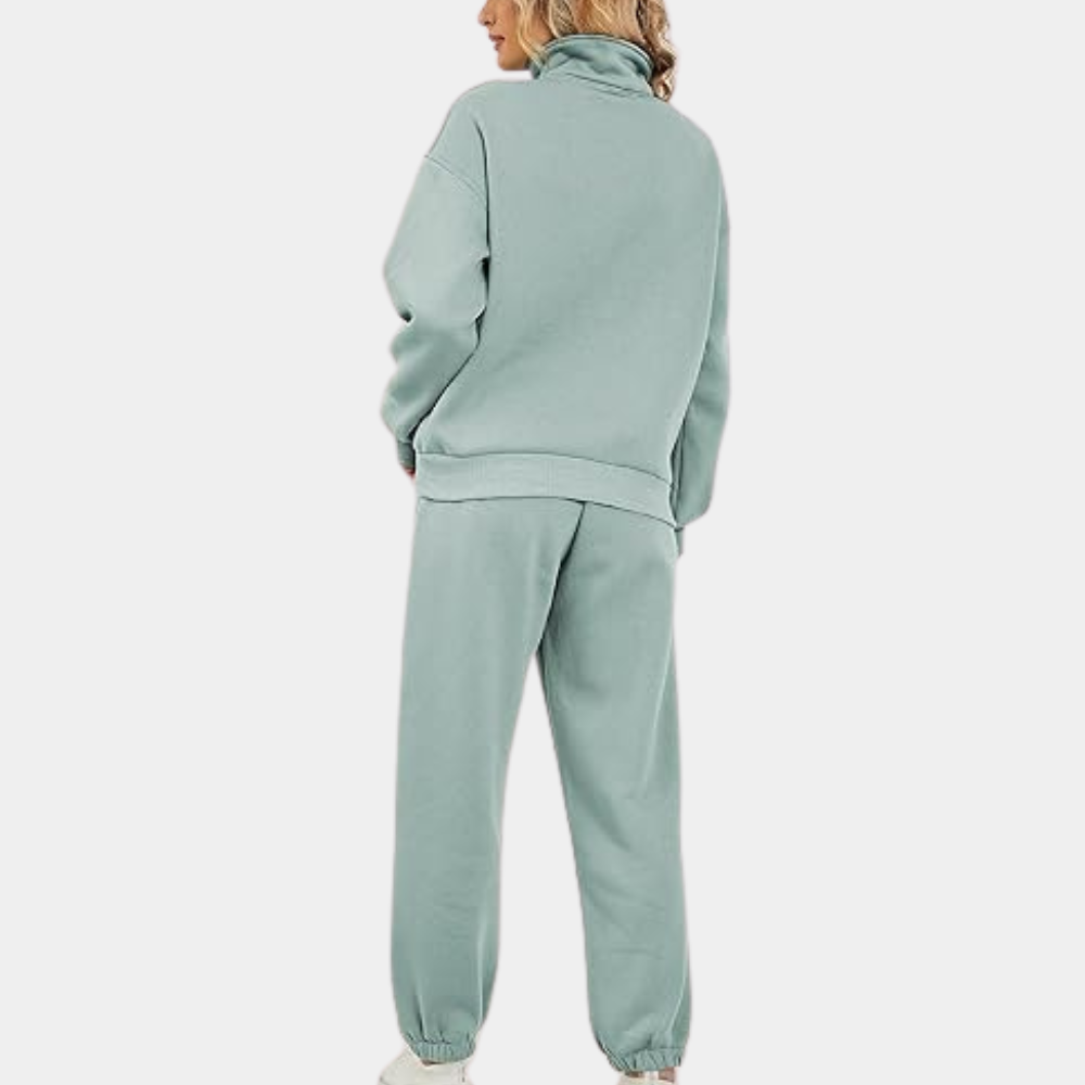 Grønt dame athleisure sæt med halv lynlås. Komfortabelt og stilrent til både afslapning og hverdag.
