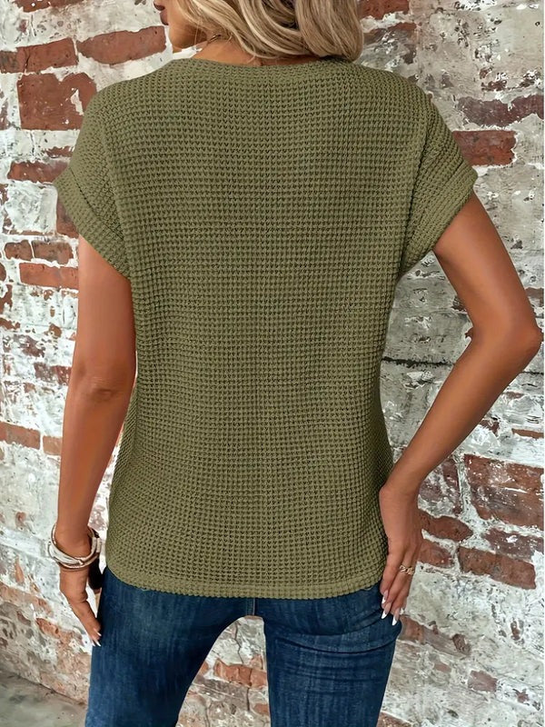 Elegant damebluse med snoet hals og løs pasform. Kortærmet T-shirt for moderne kvinder.