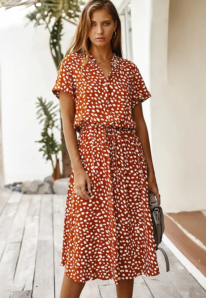 Smuk hverdagskjole til sommer. Denne luftige damekjole er både komfortabel og chic.