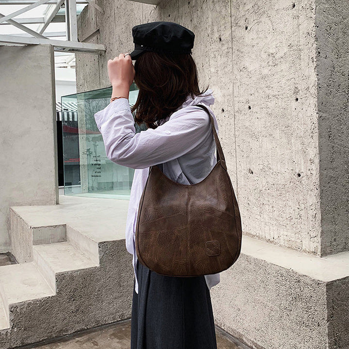 Elegant PU-læder skuldertaske til damer med vintage appeal og et raffineret look.
