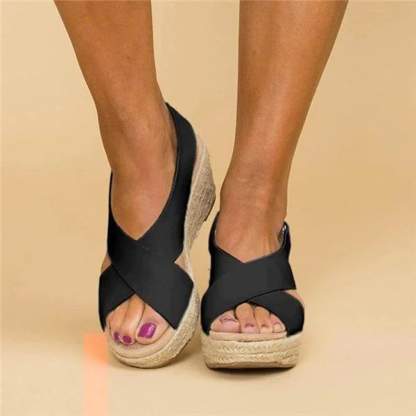 Justerbare kvindesandaler med ergonomisk fodstøtte, ideelle for komfort hele dagen om sommeren.