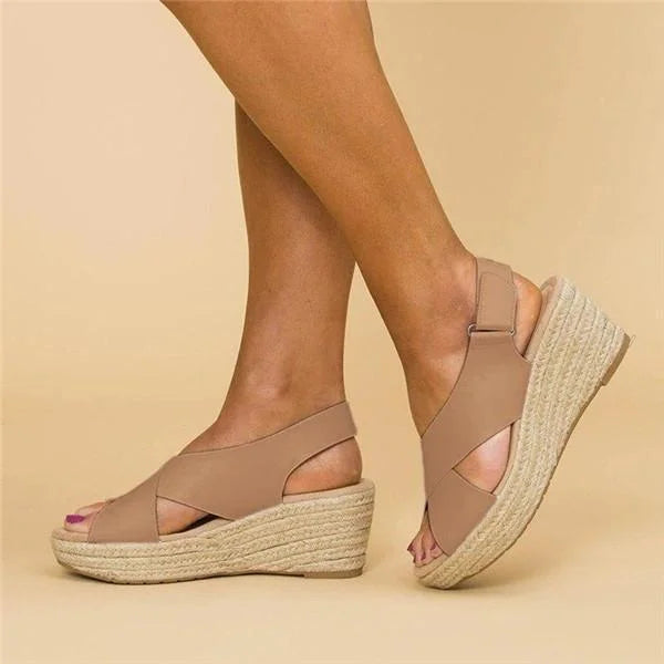Elegante ortopædiske sandaler til damer, kombinerer stil og velvære for sommerens hverdagslook.