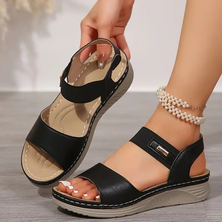 Stilfulde dame platform sandaler med klitbånd og ortopædisk komfort, ideel til sommer.