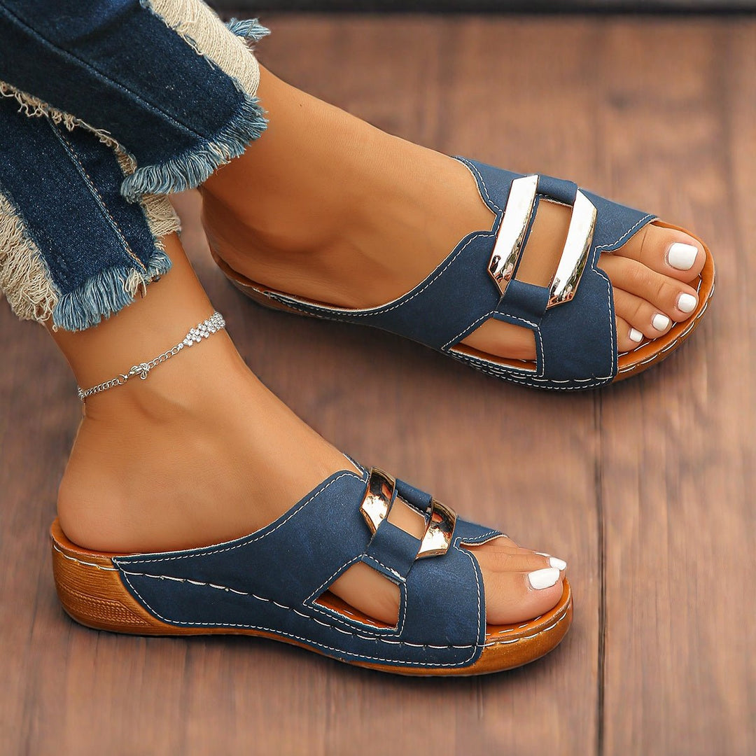 Dame ortopædiske slip-on sandaler med platform og spænde. Komfortable hverdagssandaler til fodsundhed.