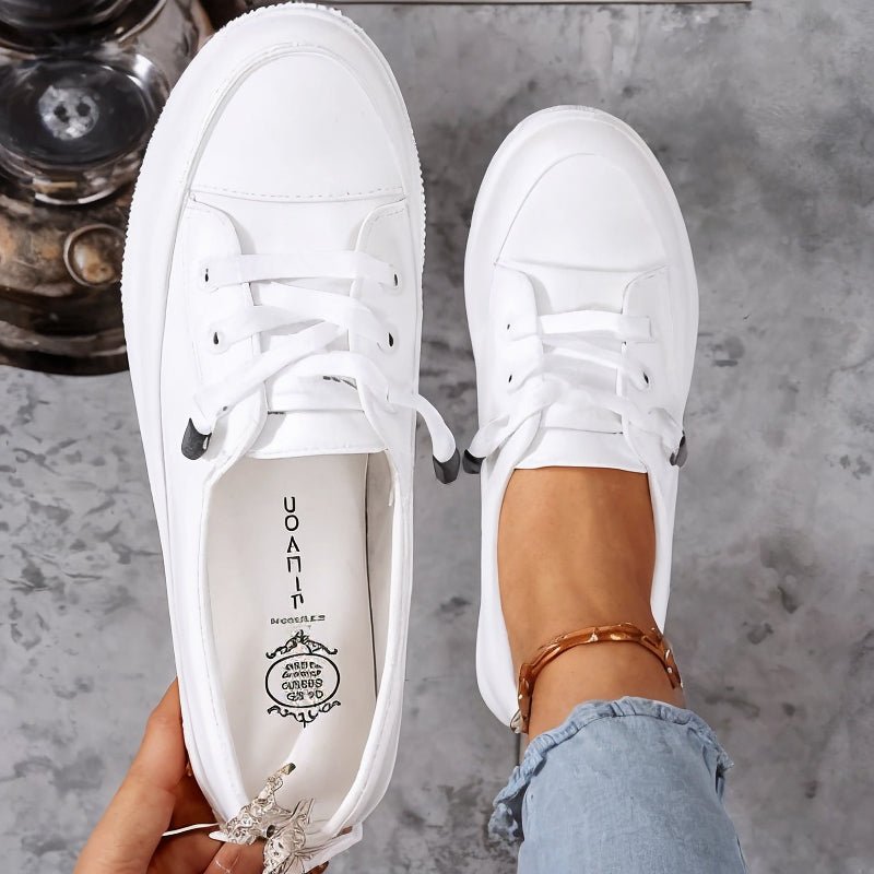 Dame ortopædiske sneakers i hvid. Komfortable og støttende hverdagssko med åndbar overdel og skridsikker sål.