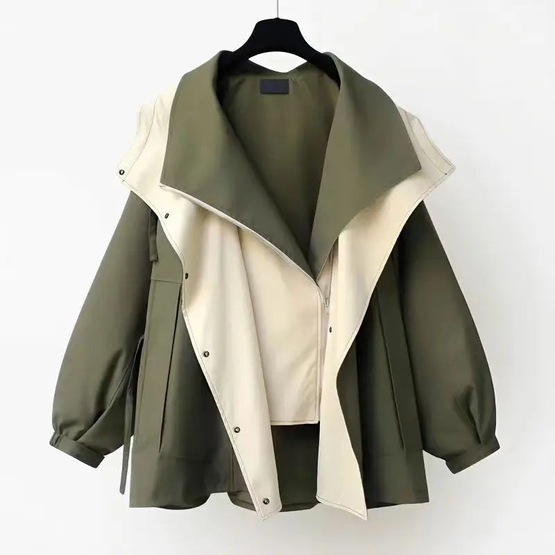 Dame oversize kontrastjakke med hætte. Trendy overgangsjakke i løs pasform til kvinder.