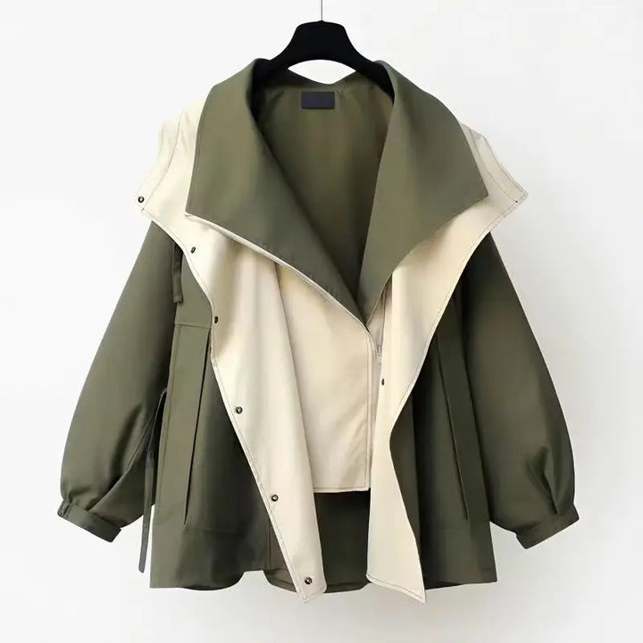 Dame oversize kontrastjakke med hætte. Trendy overgangsjakke i løs pasform til kvinder.
