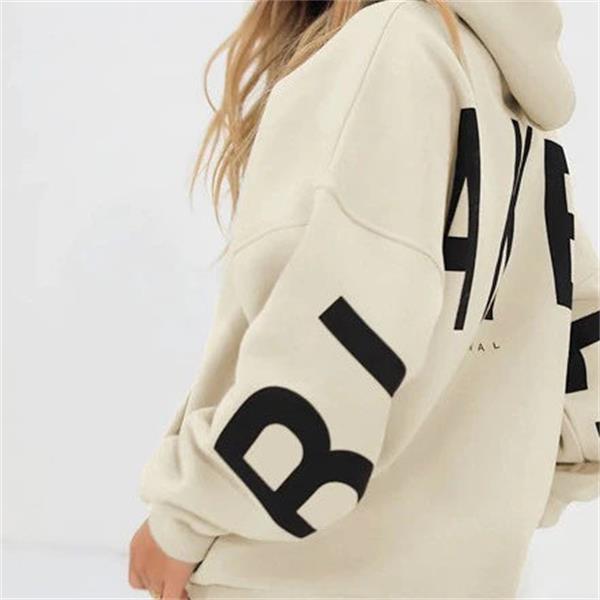Dame oversized hoodie med unikt grafisk print og afslappet pasform, perfekt til hverdag og streetwear.