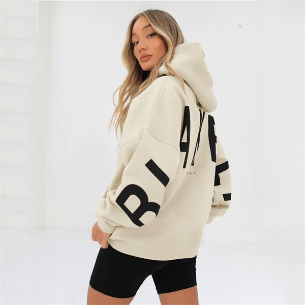 Komfortabel damehættetrøje i oversized model med trendy grafisk design, ideel til afslappet mode.