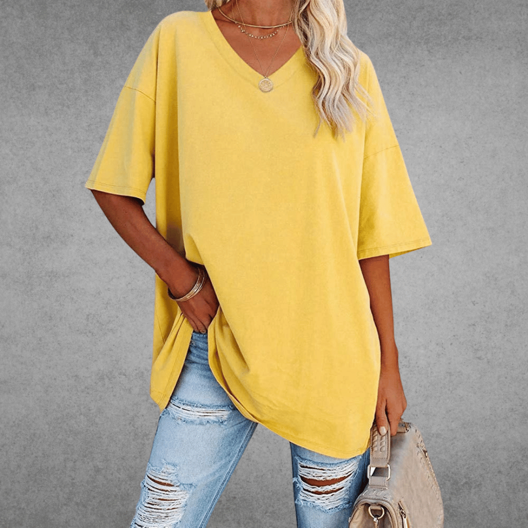 Dame v-hals t-shirt, oversized pasform. Perfekt til et afslappet, moderne look.