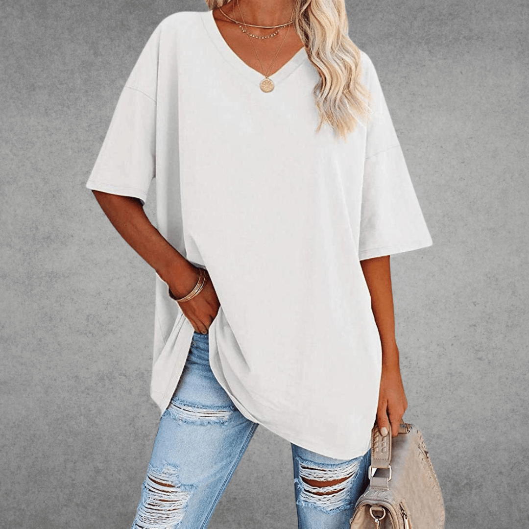 Stilfuld dame t-shirt: oversized med v-hals. Blød og moderne til hverdagsbrug.