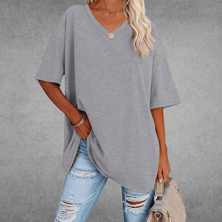 Dame oversized v-hals t-shirt. Komfortabel, stilfuld og perfekt som hverdagstøj.