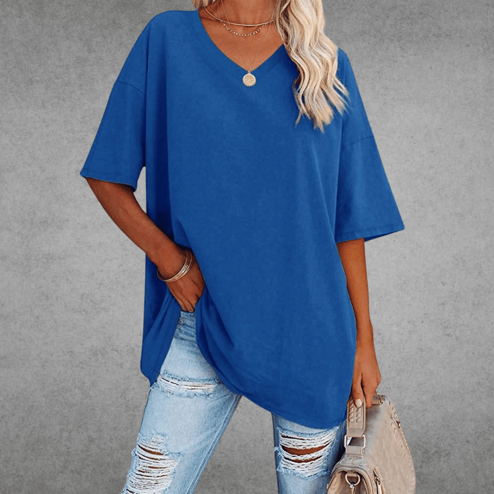 Blød, moderne dame oversized t-shirt med v-hals. Afslappet og komfortabel sommertøj.