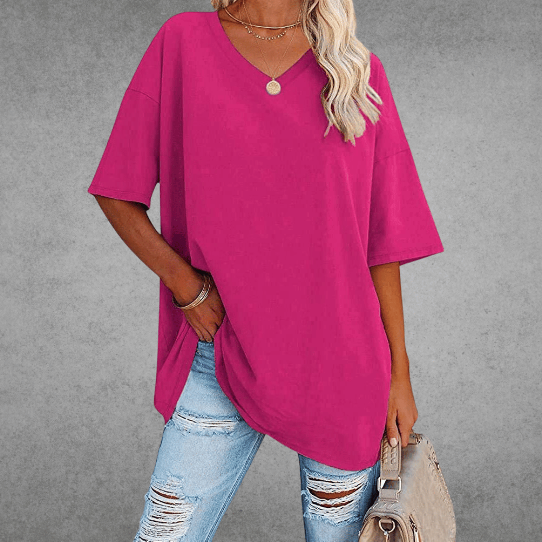 Stilfuld dame v-hals t-shirt, oversized pasform for et moderne og afslappet look.