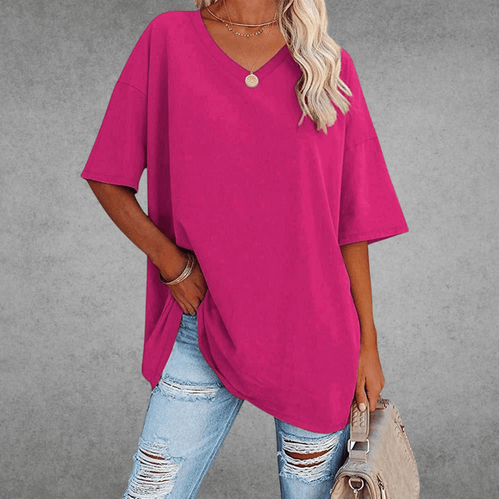 Stilfuld dame v-hals t-shirt, oversized pasform for et moderne og afslappet look.