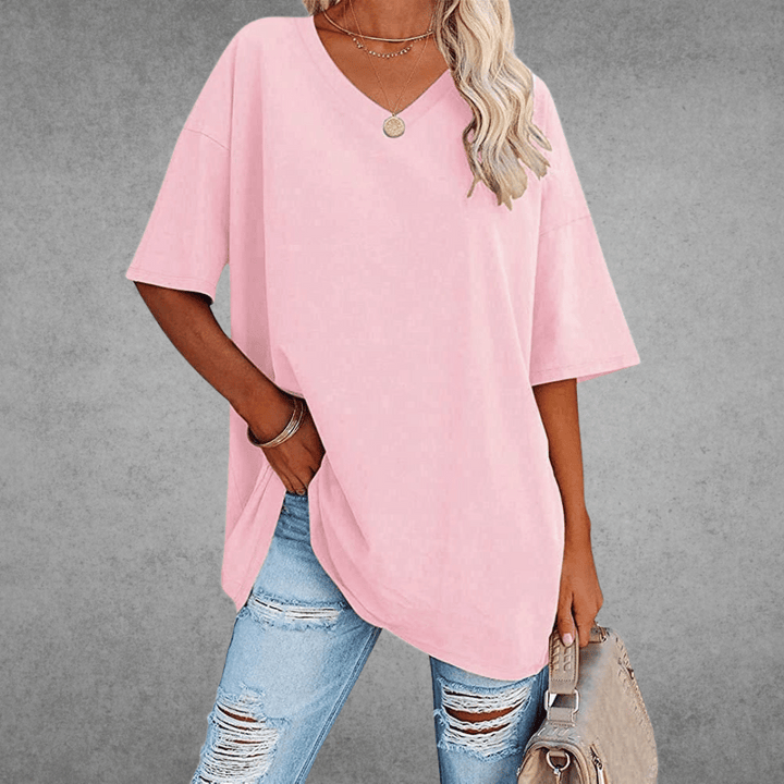 Dame oversized t-shirt med klassisk v-hals. Komfortabelt og blødt sommertøj.