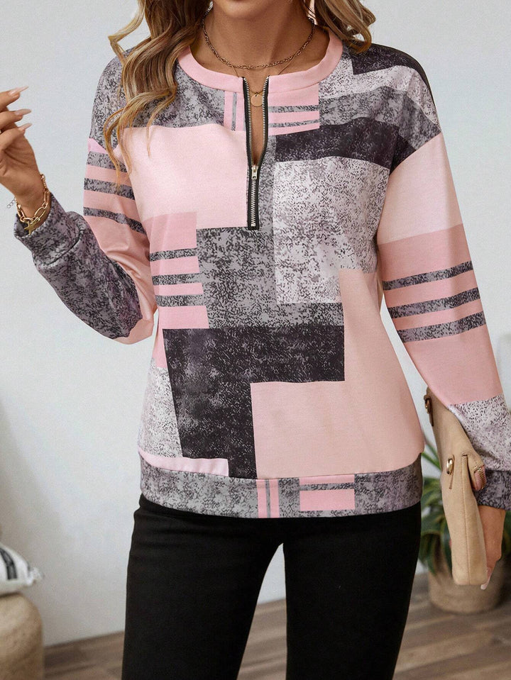 Praktisk dame lynlåsbluse i patchwork design, perfekt til afslappet hverdagsstil.