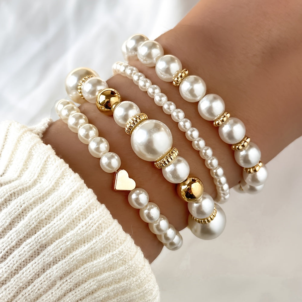 Lyserødt perlearmbånd til kvinder. Trendy elastisk armbånd fra smykkesæt; mode accessories.