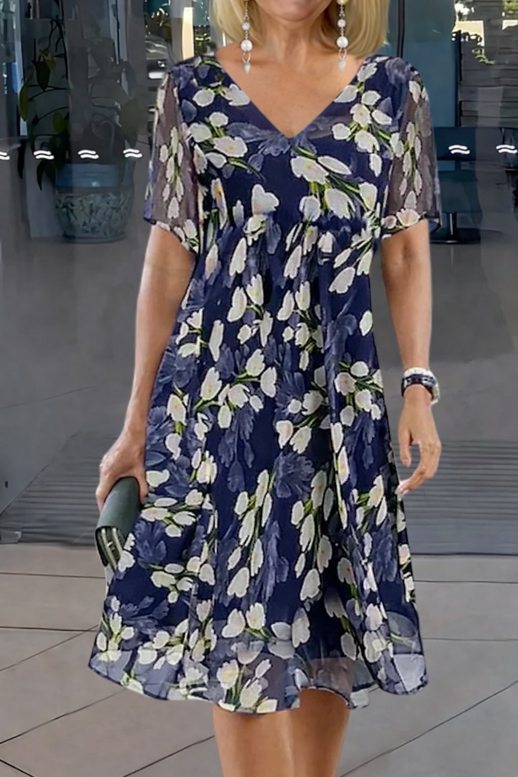 Dame plus size blomstret tunika kjole med V-udskæring, perfekt til sommer og hverdag.