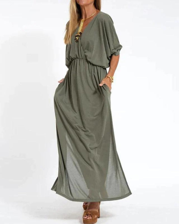 Dame plus size maxikjole med løs pasform i elegant design. Perfekt som bekvem hverdagskjole eller sommerkjole.